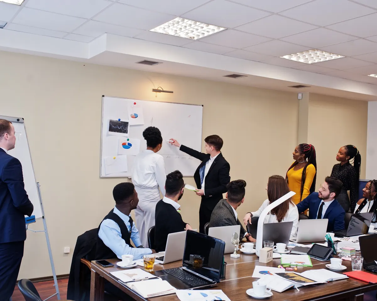 Sessão de trabalho da Elyon Holding com um cliente